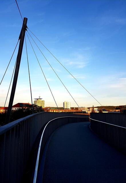 Brücke im Schatten