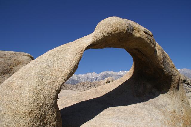 Mobius Arch in den Alabama Hills (Drehort vieler Filme)