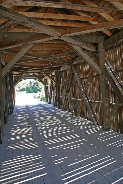überdachte Brücke