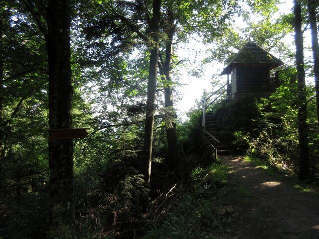 Die Louishütte auf dem Louisfelsen. Ein idealer Rastplatz für kleine Gruppen, zu Viert haben wir das Hüttchen bereits ausgefüllt.