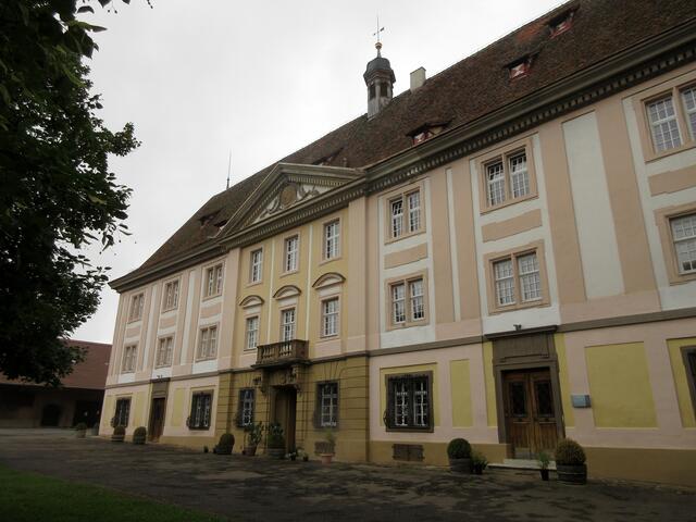 Die südliche Fassade ist 1770 im beginnenden französischen Klassizismus umgebaut worden.