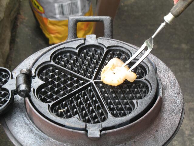 Waffelbacken bei Nachbars !