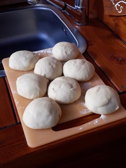 Enkel Peter hat zu Pizza eingeladen: Teigkugeln