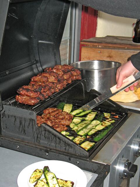 Enkel Peter grillt