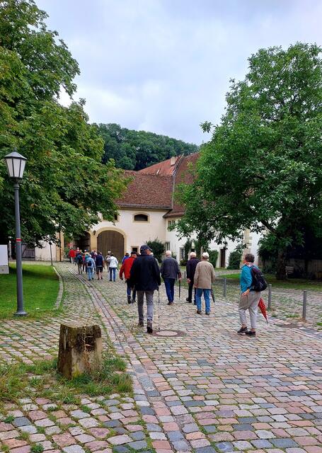 Durch den Klosterhof