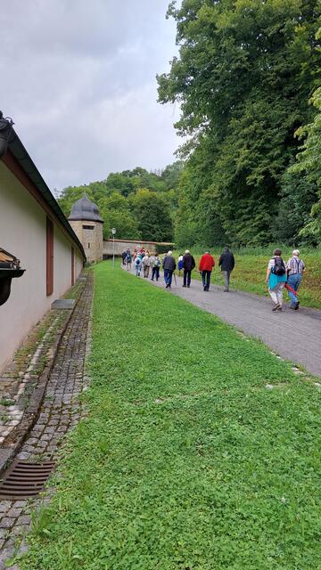 Entlang der Klosteranlage