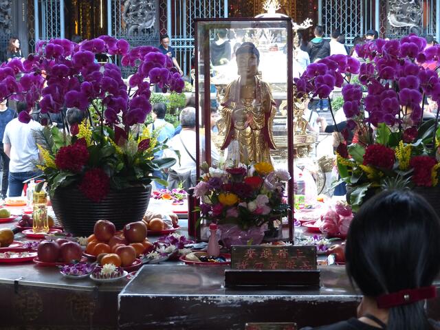 Opfergaben in einem daoistischen Tempel (Taiwan)