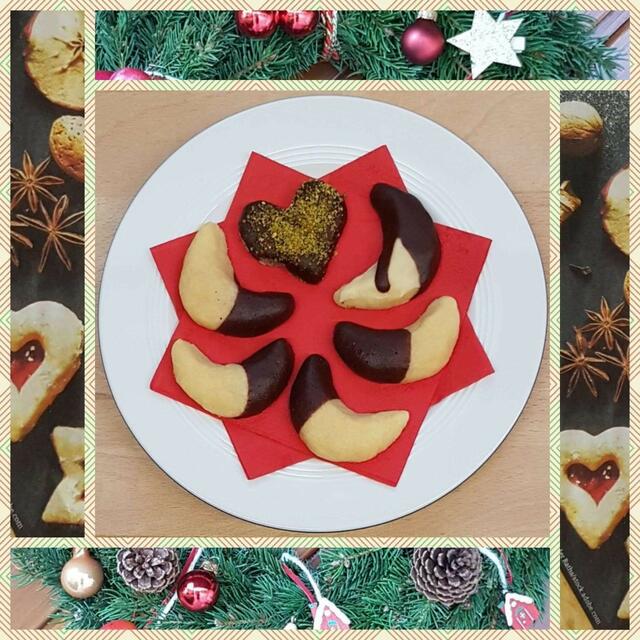 Nach Weihnachten ist vor Weihnachten/ Vanillekipferl mit eigenen Motiven umrahmt