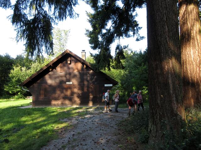 Das Waldhaus im Klosterwald, hier wurden die Zapfen und Bäume bestimmt. Douglasien!