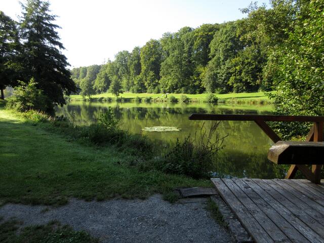 Der Tiroler Badesee ist auf dieser Seite schon wieder unberührt.