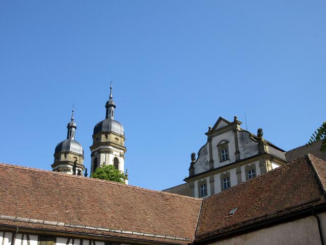 Kein Wölkchen trübt den Himmel über dem Kloster