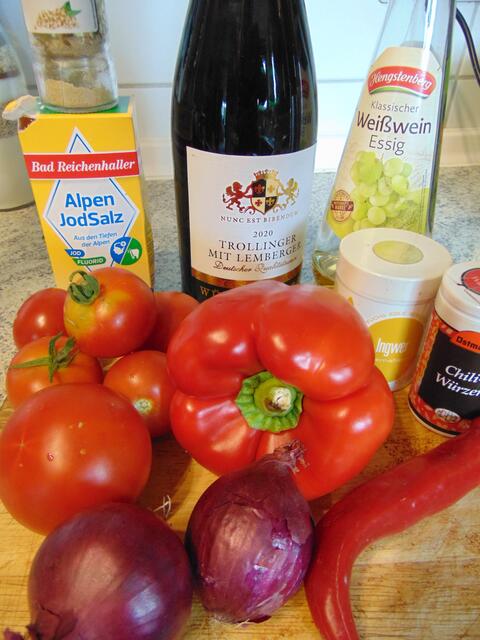 Tomaten aus dem eigenen Garten, Paprika und Chilischoten ...