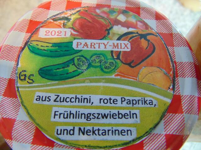 Mein selbstgemaltes Etikett für mein Relish "Party-Mix aus  Zucchini, rote Paprika, Frühlingszwiebeln und Nektarinen (vom eigenen Baum)