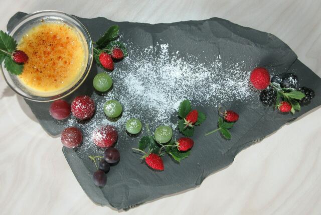 Crème brûlée an frischen Beeren à la Gerlinde