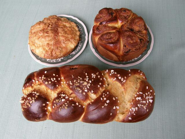 Gelernt habe ich das Backen bei meiner Frau, und die bei ihrer Mutter, einer gelernten Köchin.