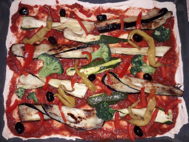 Manchmal darf es auch eine gut belegte Pizza sein. Die hat geschmeckt! Garantiert!