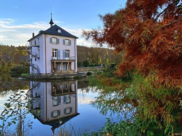Trappenseeschlösschen im Herbst
