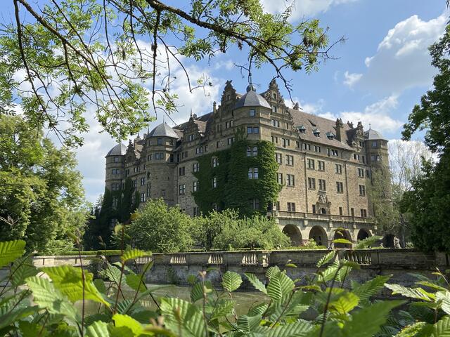 Märchenschloss Neuenstein im Frühling