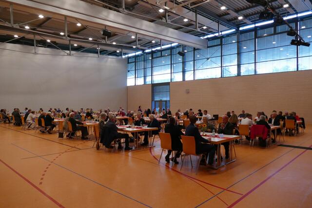 100 geladene Gäste in der Mehrzweckhalle Gronau