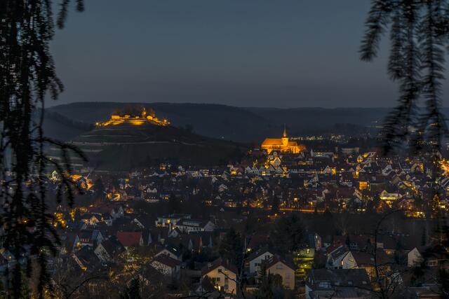 Burg Weibertreu hoch über Weinsberg mit seiner Johanneskirche