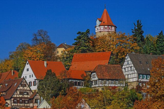 Burg Möckmühl im goldenen Herbst