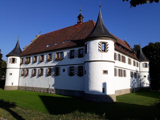das Kirchhausener Schloss heute im 1/2 5-Uhr-Licht