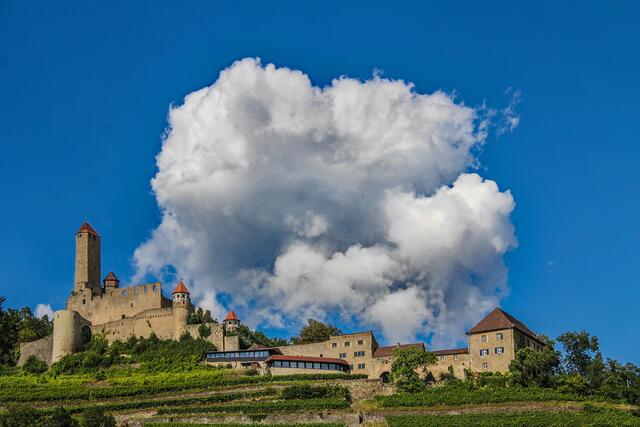 Monsterwolke über der Burg Hornberg