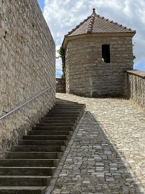 "Nuff" ins Greckenschloss