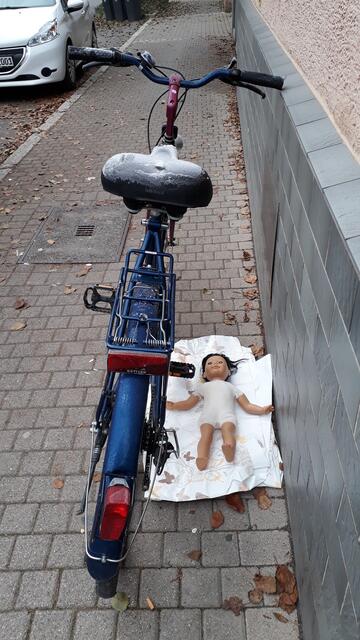 Böckinger Gehweg. Weit und breit war kein Mensch zu sehen.