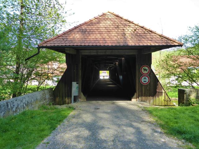 Straße über die Brücke in Bächlingen