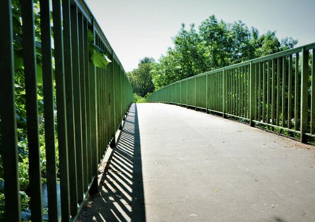 Weg über die Brücke