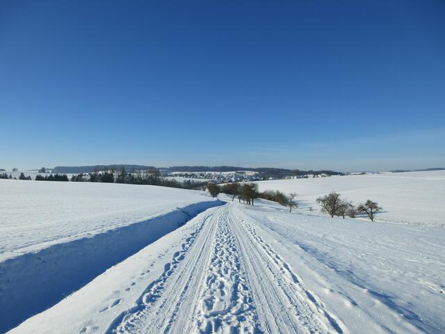 Weg nach Neunstetten im Winter