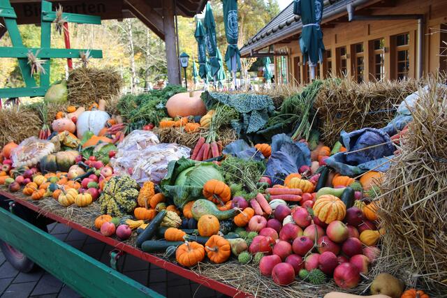 Erntedankwagen vor dem Wirtshaus Geroldsauer Mühle