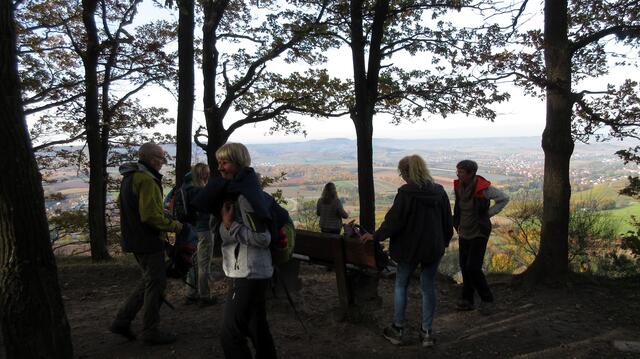 Ganz kurz wird gerastet, der Aufstieg macht doch etwas hungrig.