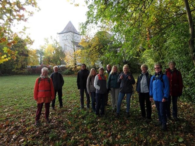 Hinter dem Schloss war es noch schattig