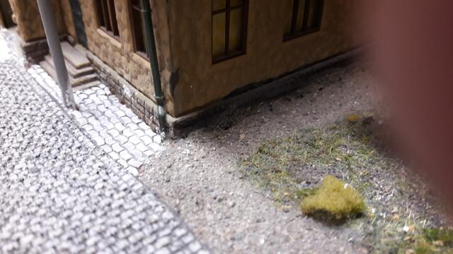 Selbst "Knochensteine" können im Maßstab 1:87 einzeln verlegt werden! Die Arbeit wird fast schon meditativ!