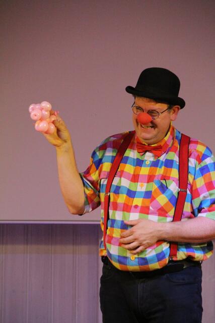 Der Clown Benji Wiebe beim Hoffnungsfest für Kids bei den Apis in Brackenheim. | Foto: Jochen Baral