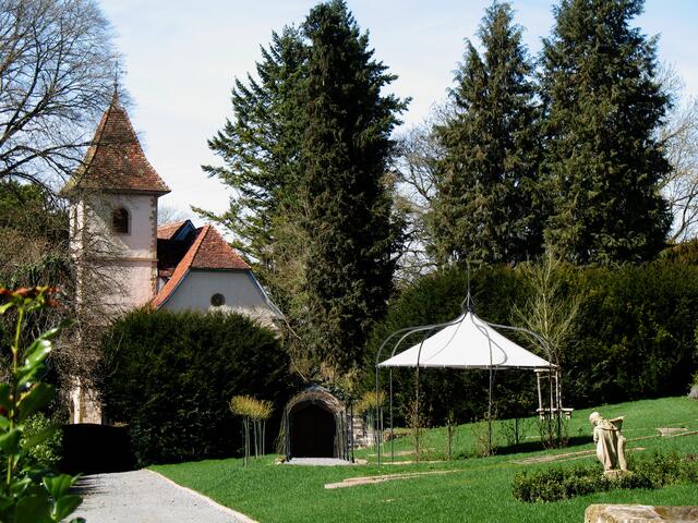 Kapelle und Hochzeitsgarten Schloss Neuhaus
