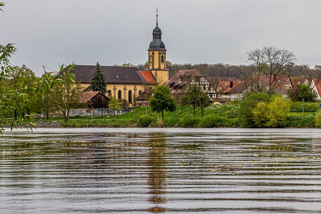 Kirche in Offenau ? ( Auf einer Radtour zwischen Bad Wimpfen und Gundelsheim entdeckt )