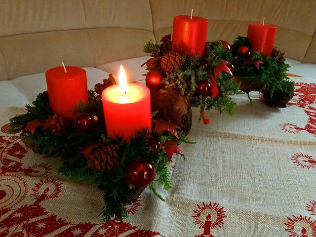 Weinrebe wird zum Adventsgesteck