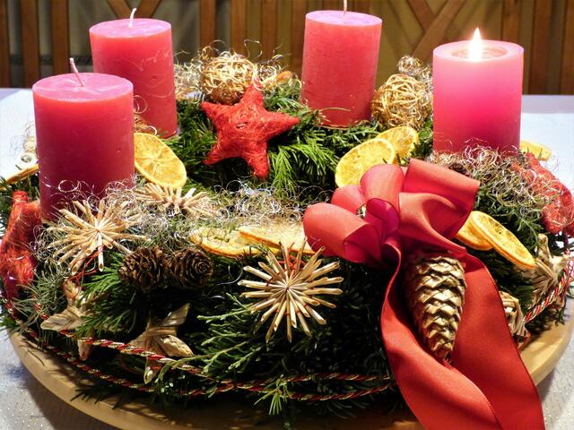 Adventskranz 2020 - mit viel Freude selbst gebunden und dekoriert
