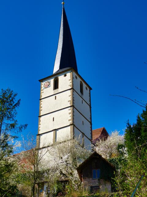 Die krumme Kirchturmspitze von Gochsen