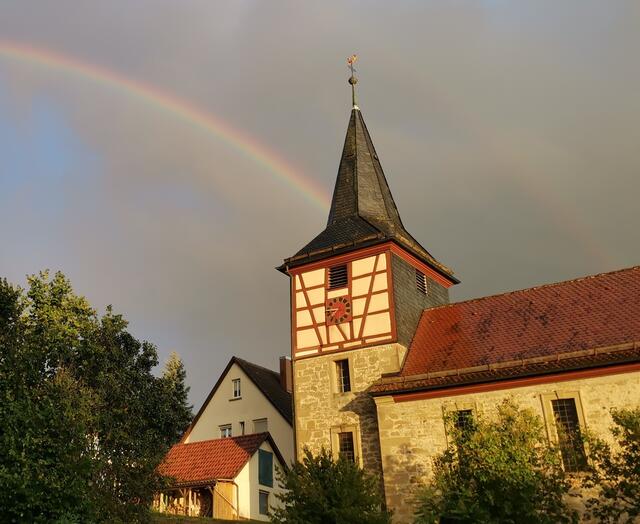 Kirche Untersöllbach im August 2021