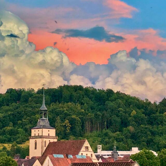 Das Leuchten des Himmels über der Johanneskirche in Künzelsau hatte schon etwas mysteriöses.