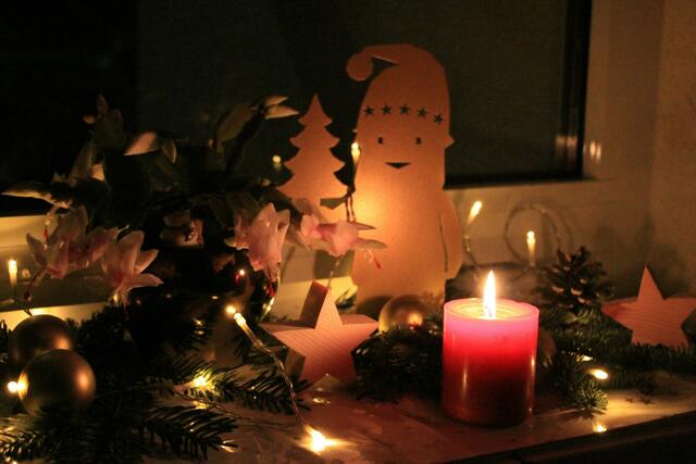 Der Weihnachtskarl im Hauseingang