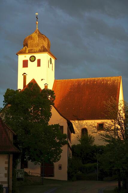 Nikolauskirche in Untereinriet - Gewitterstimmung