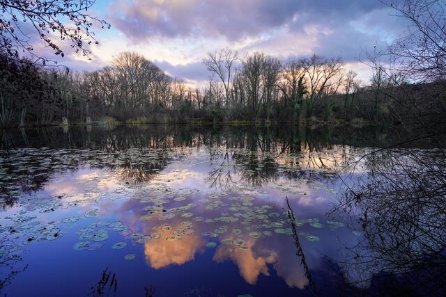 schöne Wolkenstimmung mit Spiegelung