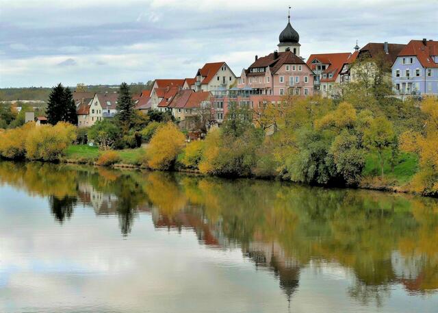 Jagstfeld mit Wendelinsturm