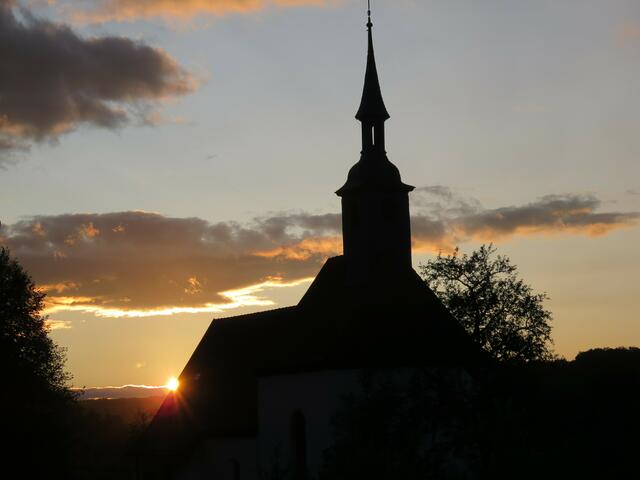 Heiligkreuzkapelle Altdorf in schwarz-weiß