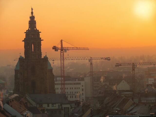 Kilianskirche im Sonnenaufgang